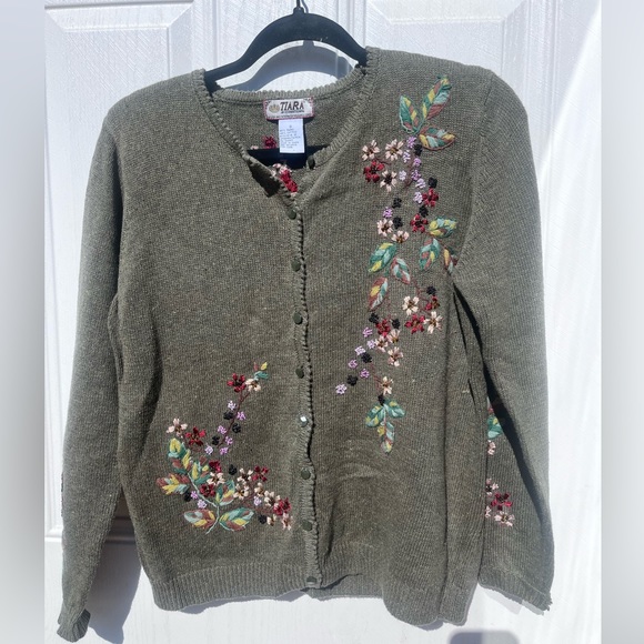 vtg y2K embroidered cottagecore cardigan sweater • beaded • Tiara International• - Picture 3 of 16